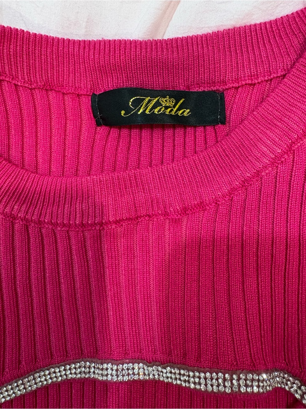 Fuchsia Ribbed Cutout Sweater with Rhinestone Trim M-L size - Picture 2 of 3